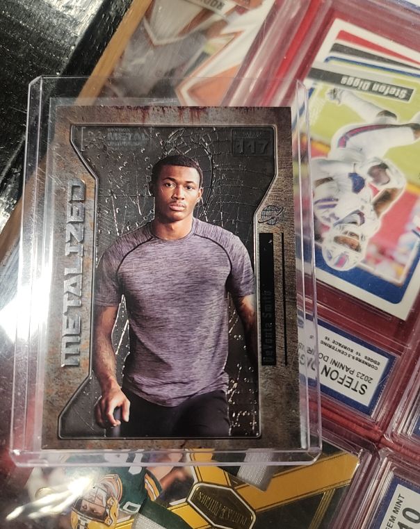 2021 Skybox Metal Universe Champions #117 DeVonta Smith — front