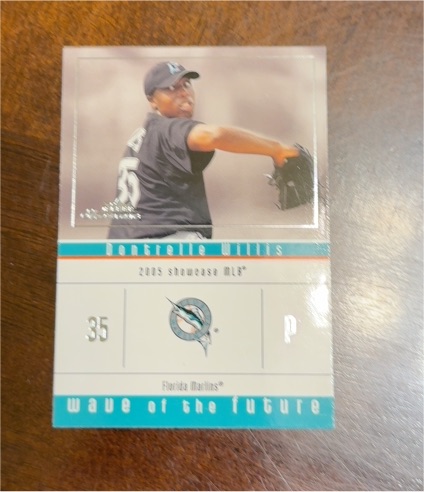 2005 Fleer Showcase Wave of the Future #35 Dontrelle Willis — front