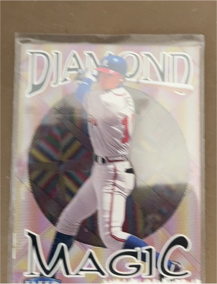 1999 Fleer Tradition Diamond Magic #10 Greg Maddux — front