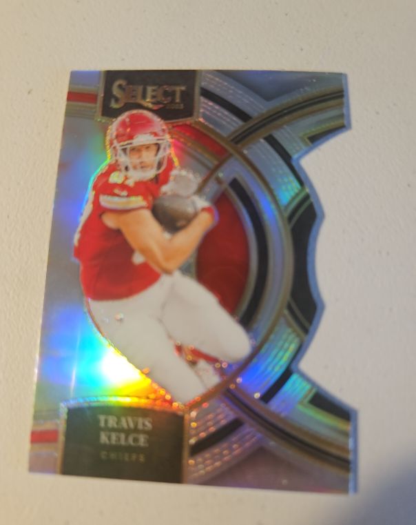 2023 Panini Select #150 Travis Kelce Premier Level Silver Prizm Die-Cut — front
