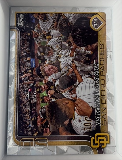 2025 Topps #39 San Diego Padres — front