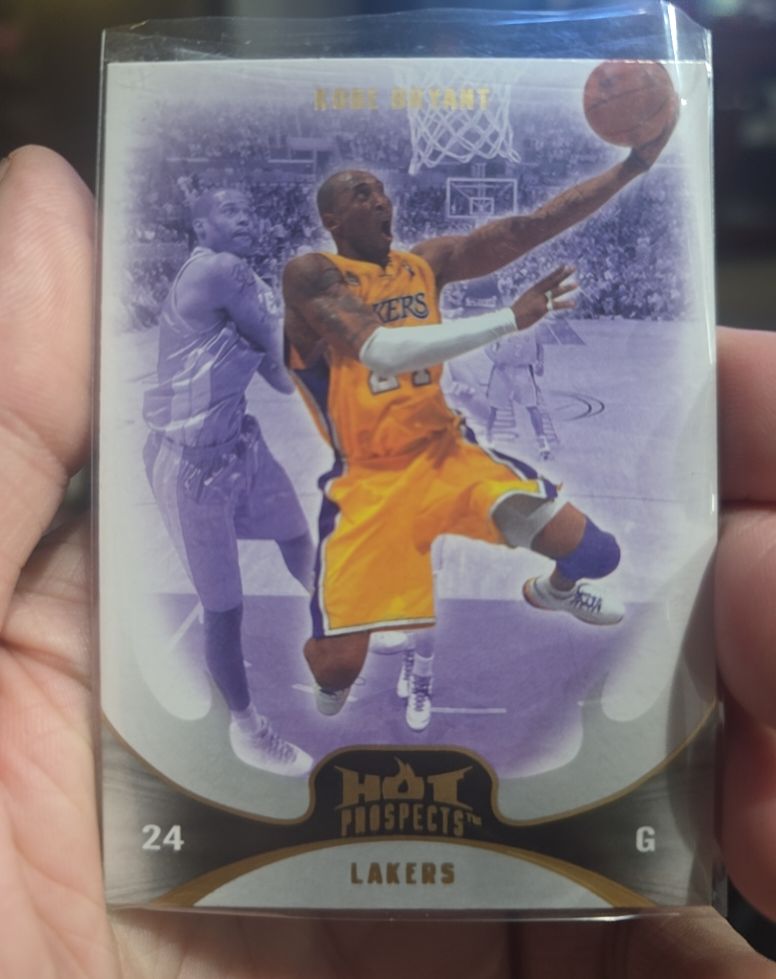 2008-09 Fleer Hot Prospects #24 Kobe Bryant — front