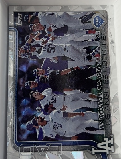 2025 Topps #302 Los Angeles Dodgers Team Card — front