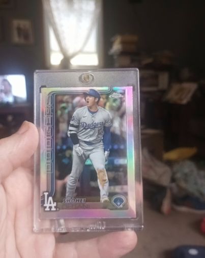 2025 Topps Chrome #1 Shohei Ohtani Image Variation Refractor — front