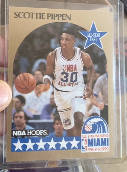 1990-91 NBA Hoops #9 Scottie Pippen — front