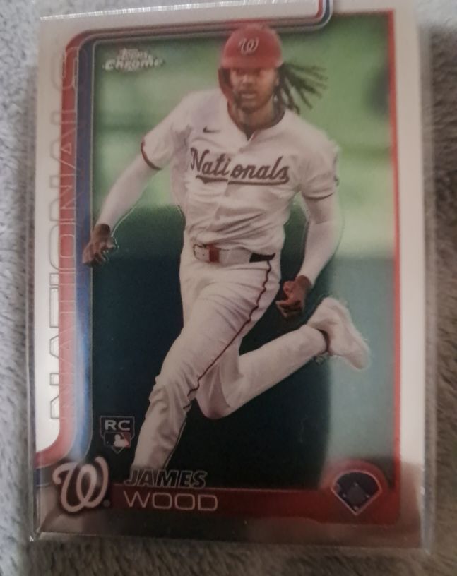 2025 Topps Chrome #132 James Wood — front