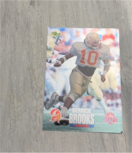 1995 Classic #28 Derrick Brooks — front
