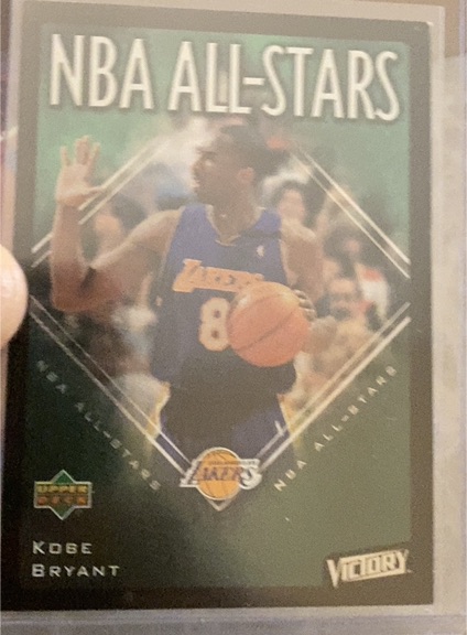 2003-04 Upper Deck Victory #135 Kobe Bryant — front