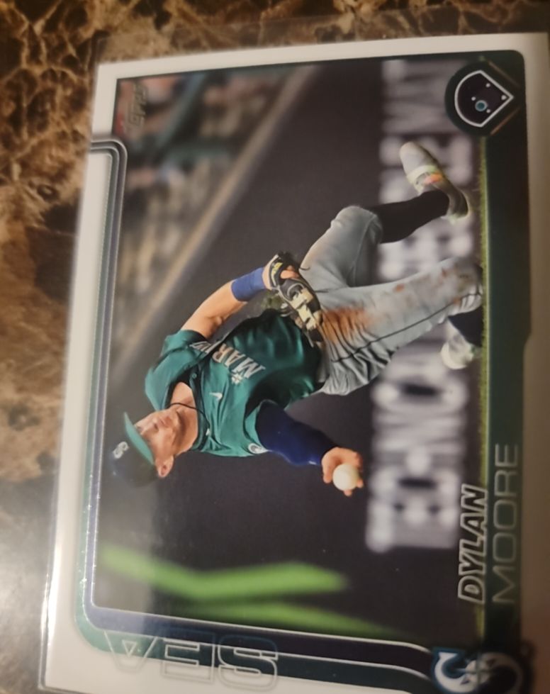 2025 Topps Series 1 #105 Dylan Moore — front