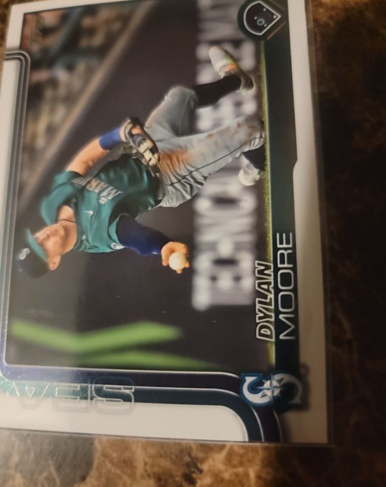 2025 Topps #105 Dylan Moore — front