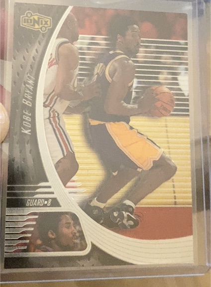 2000 UD Ionix #8 Kobe Bryant — front
