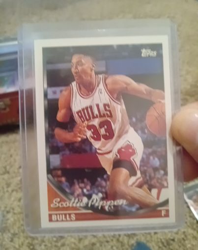 1990 Topps #33 Scottie Pippen — front