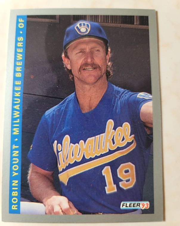 1993 Fleer #19 Robin Yount — front