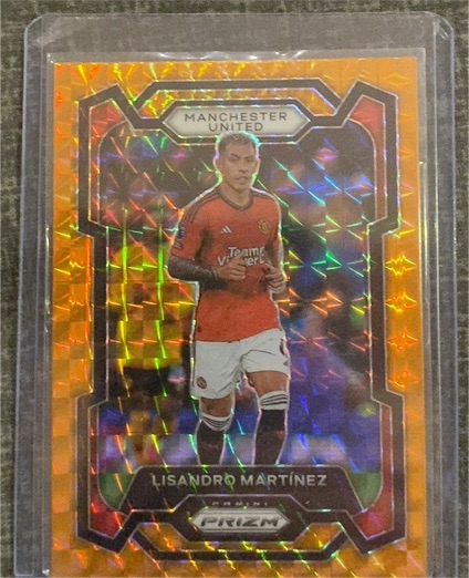 2023-24 Panini Prizm Premier League Lisandro Martinez — front