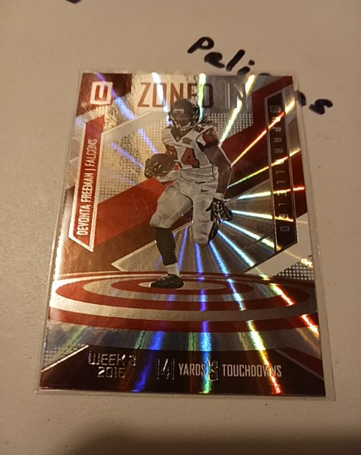 2016 Panini Unparalleled Zoned In #ZI-24 Devonta Freeman — front