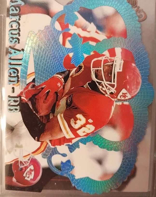 1995 Pacific Crown Royale #141 Marcus Allen — front