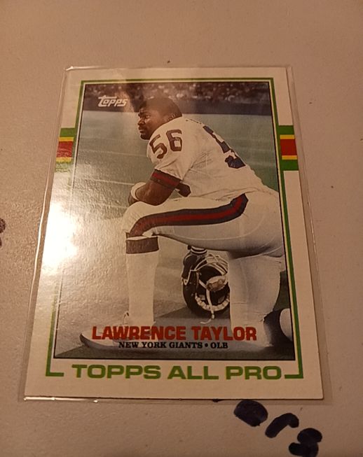 1989 Topps #166 Lawrence Taylor — front