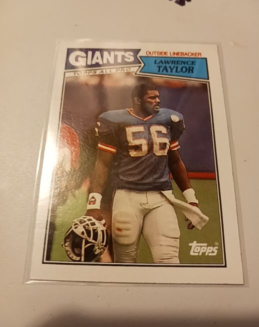 1987 Topps #26 Lawrence Taylor — front
