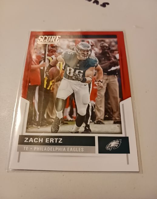 2017 Score Football #285 Zach Ertz — front