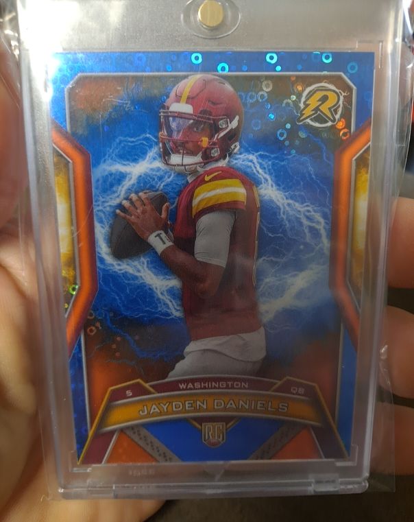2024 Topps Resurgence #196 Jayden Daniels — front