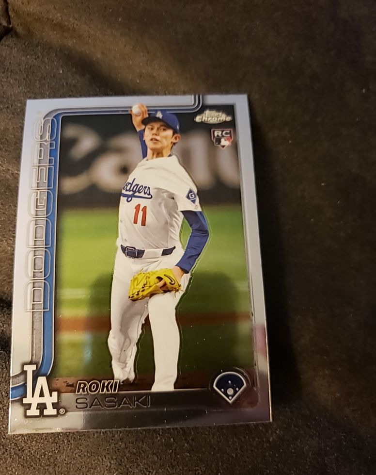 2025 Topps Chrome #217 Roki Sasaki — front