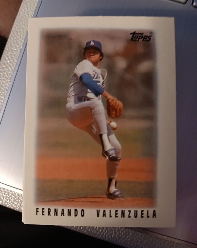 1986 Topps Mini Leaders #47 Fernando Valenzuela — front