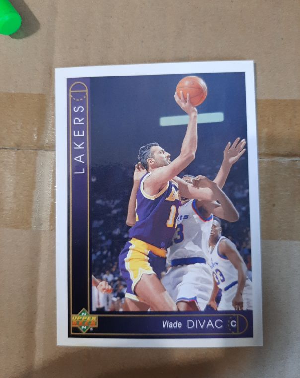 1993-94 Upper Deck #16 Vlade Divac — front