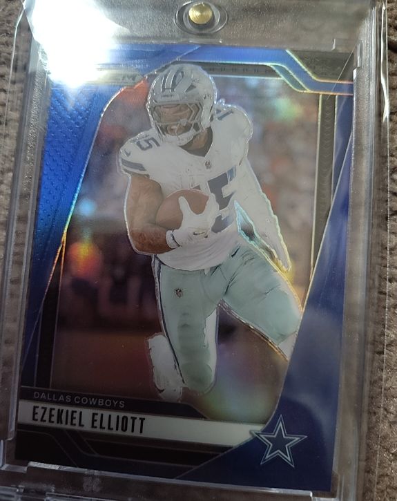 2024 Panini Prizm #74 Ezekiel Elliott — front