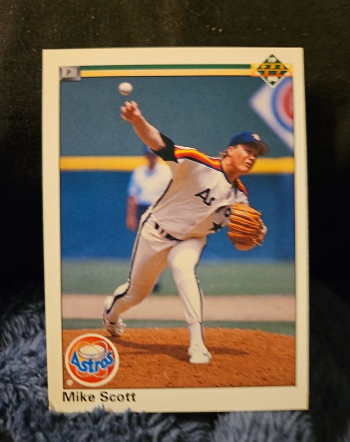 1990 Upper Deck #125 Mike Scott — front