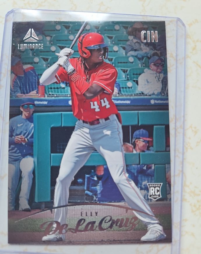 2023 Panini Chronicles Luminance #25 Elly De La Cruz — front