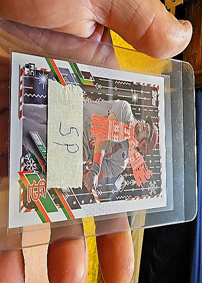 2021 Topps Holiday #HW128 Luis Robert — front