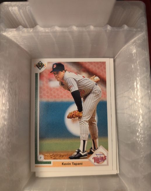 1991 Upper Deck #352 Kevin Tapani — front