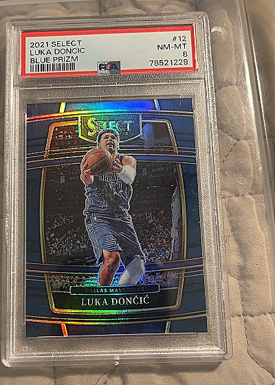 2021 Panini Select #12 Luka Dončić Blue Prizm — front