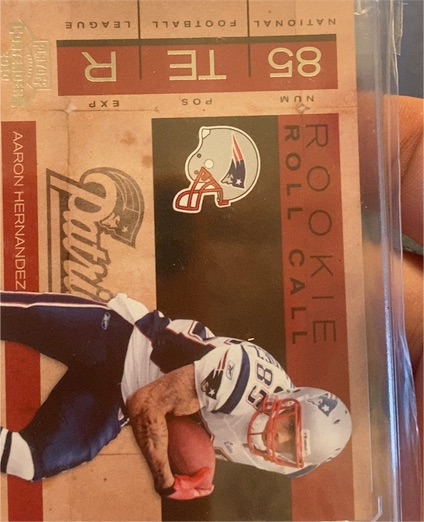 2010 Playoff Contenders #85 Aaron Hernandez Rookie Roll Call — front