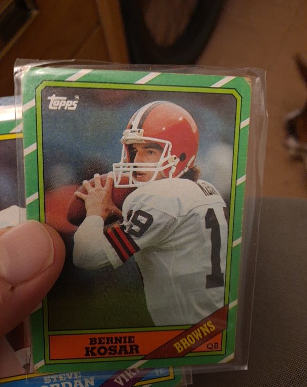 1986 Topps #187 Bernie Kosar — front