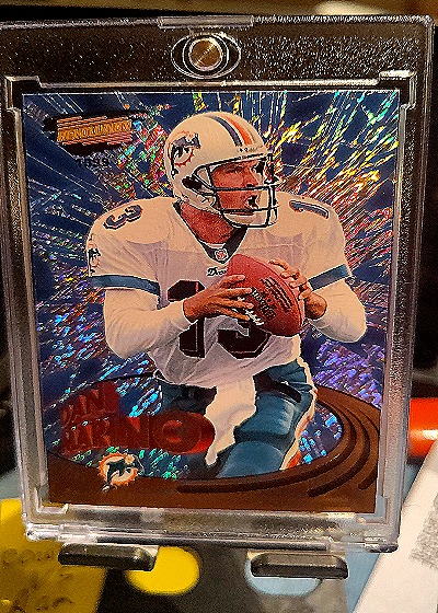 1995 SkyBox Premium #112 Dan Marino — front