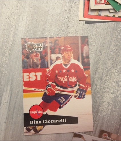 1990 Pro Set #22 Dino Ciccarelli — front