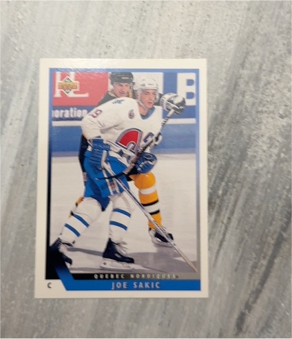1990 Upper Deck #19 Joe Sakic — front