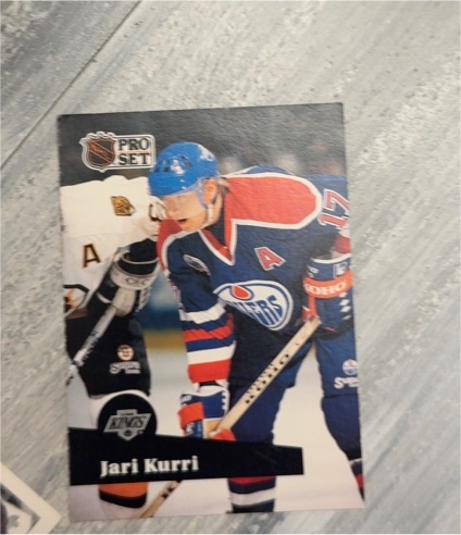 1990 Pro Set #17 Jari Kurri — front