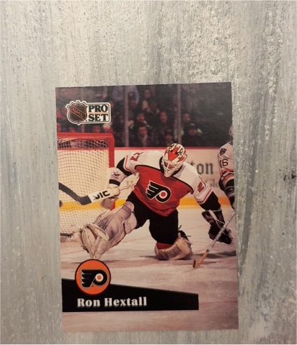 1990 Pro Set #17 Ron Hextall — front