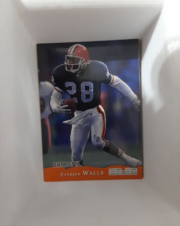 1990 Pro Set #28 Everson Walls — front