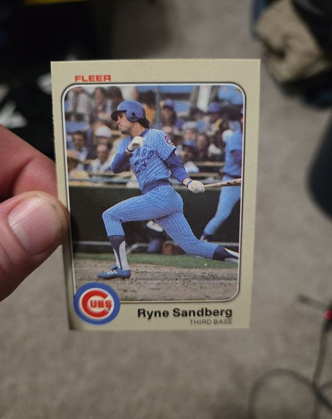 1983 Fleer #8 Ryne Sandberg — front