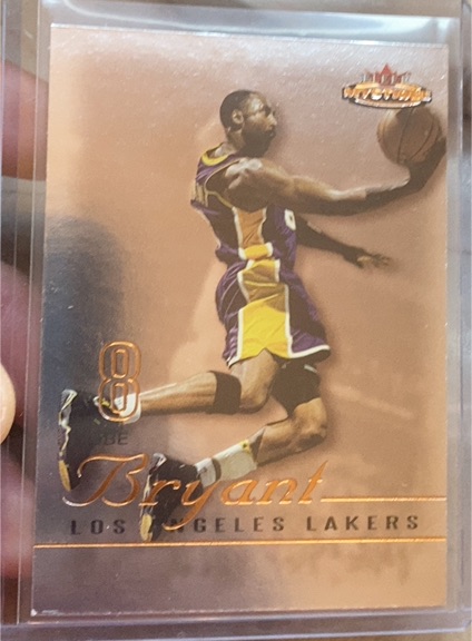1996 Topps #8 Kobe Bryant — front
