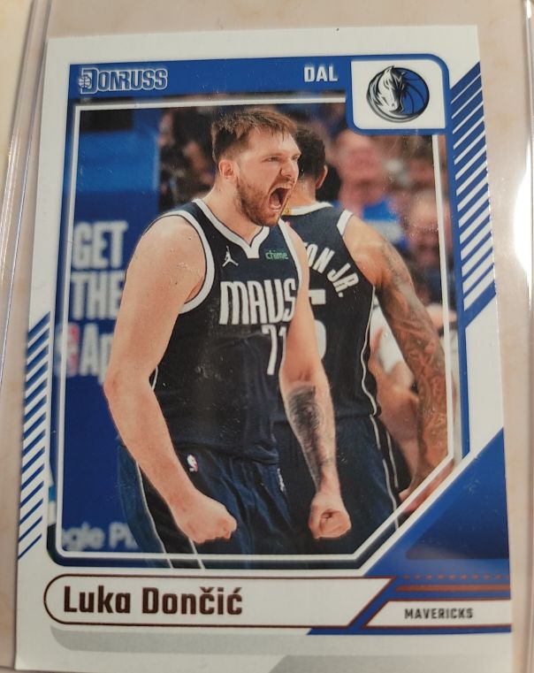 2021 Donruss #11 Luka Dončić — front