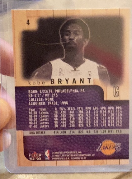 2002 Fleer #4 Kobe Bryant — front