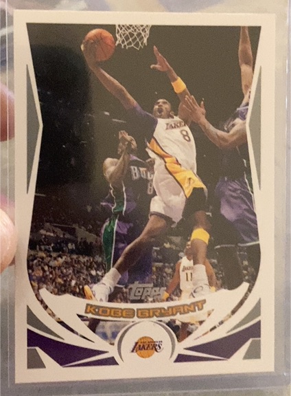 2000 Topps #8 Kobe Bryant — front