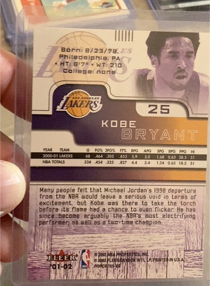 2001 Fleer #25 Kobe Bryant — front