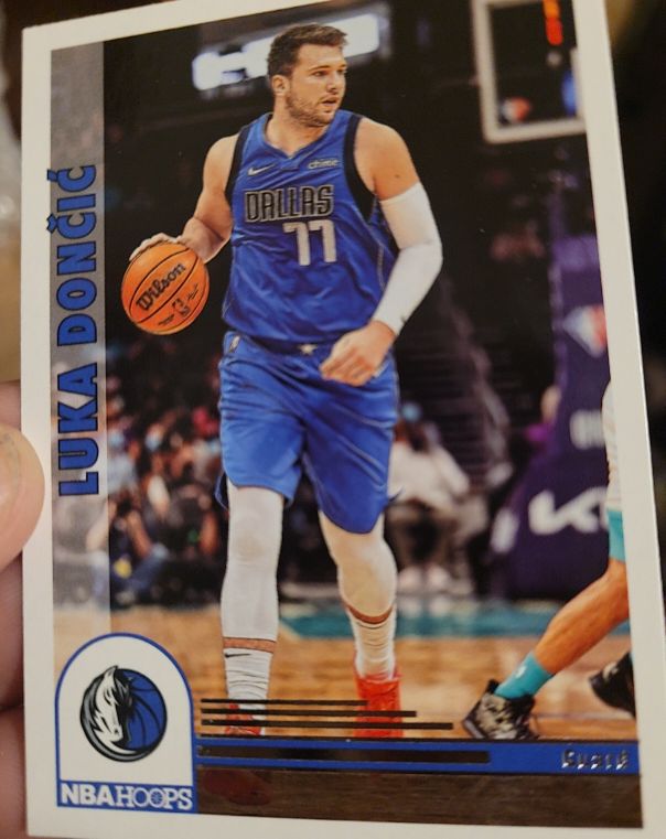 2022-23 Panini NBA Hoops #293 Luka Dončić — front