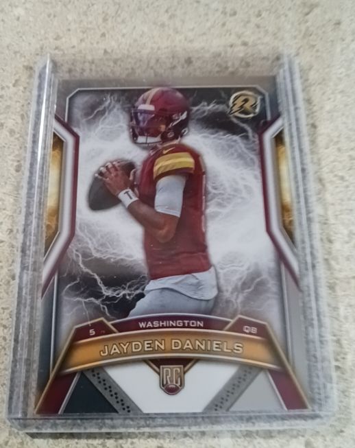 2024 Topps Resurgence #196 Jayden Daniels — front
