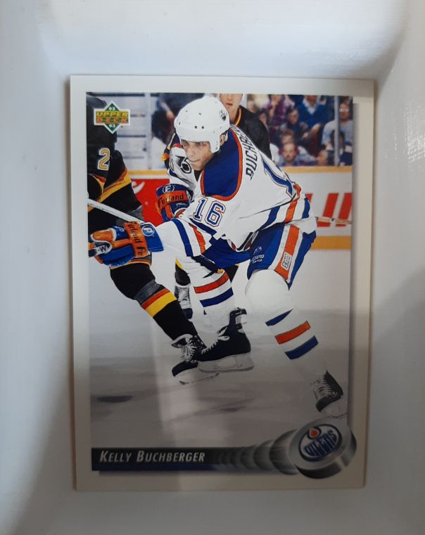 1992-93 Upper Deck #123 Kelly Buchberger — front